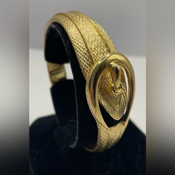3 for $30 Vintage 80s Signed Avon Gold Tone Belt Buckle Hinged Clamper Bracelet - Picture 10 of 11
